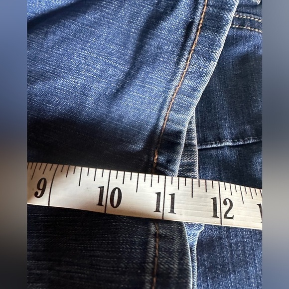 Torrid  size 22S light wash distressed denim Bermuda shorts.EUC - Picture 11 of 11